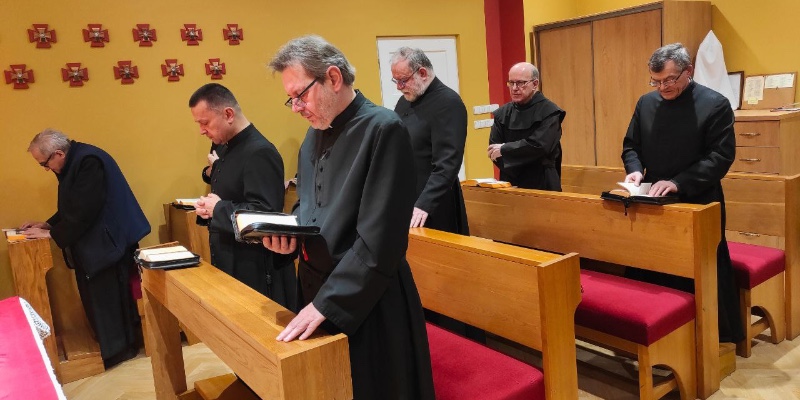 Odnowienie miesięczne w duchu Karmelu