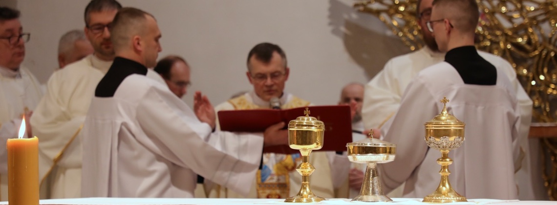 "...wy powinniście sobie nawzajem umywać nogi"