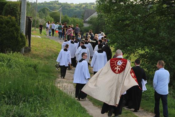 2022-05-21 Procesja do krzyża (21).jpeg