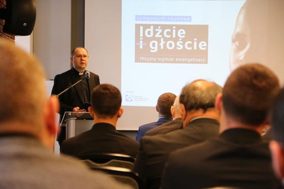 2019-11-07 Spotkanie mlodych ksiezy i sympozjum w Domus Mater (17).JPG